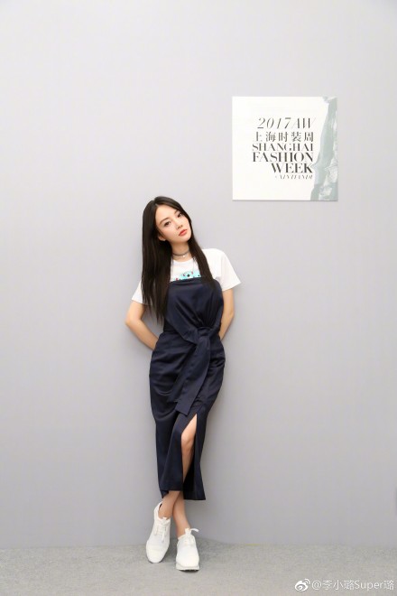 欧美新品连衣裙2017春夏季李小璐明星同款藏青色两件套裙子T恤