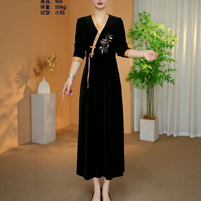 新中式刺绣V领显瘦妈妈连衣裙春