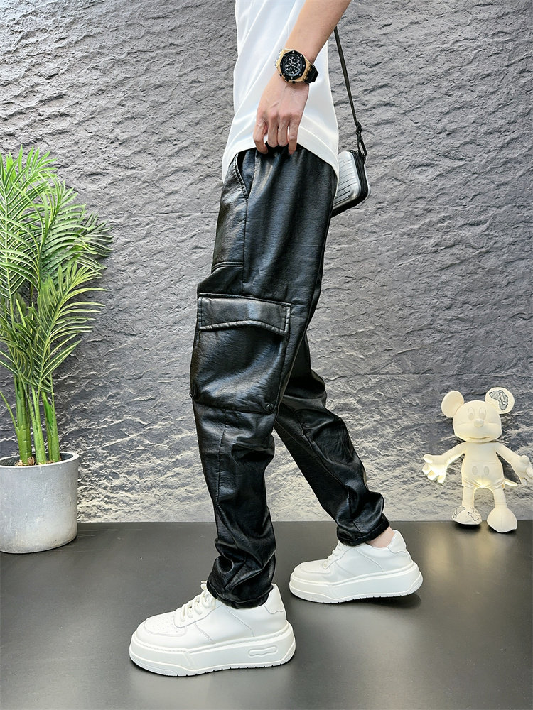 남성 작업복 가죽 바지 겨울 벨벳 두꺼운 캐주얼 바지 패셔너블한 하이 스트리트 멀티 포켓 작은 다리 바지 인터넷 연예인 동풍 바지