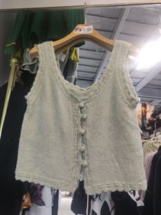 豆绿色针织马甲不退不换看好再拍