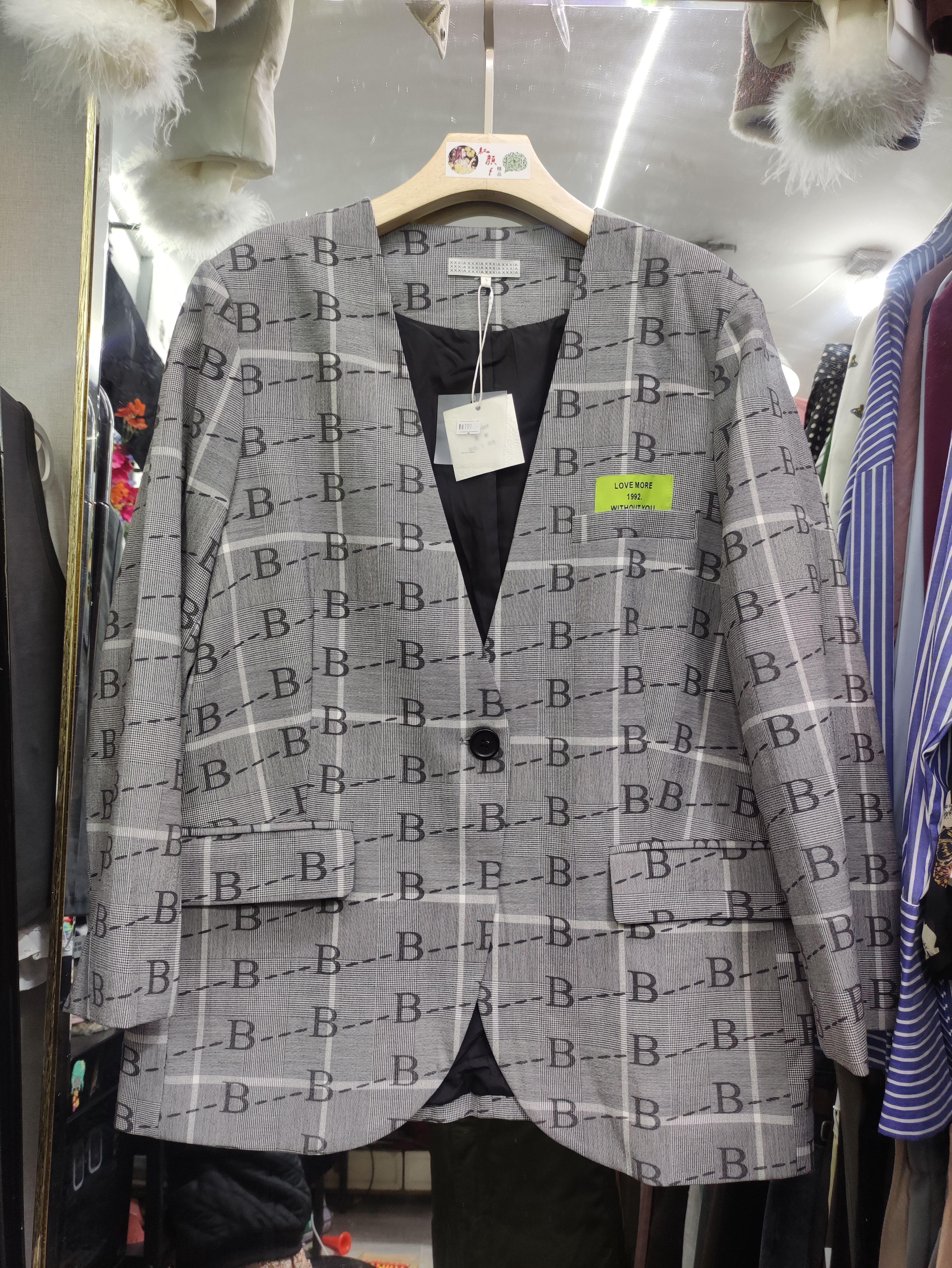 不退不换看好再拍V领格子休闲宽松大版西装外套