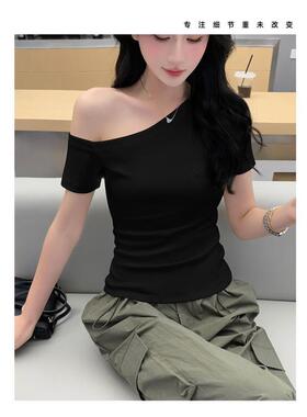 黑色露肩短袖女t恤夏2025新款不规则设计感小众修身显瘦斜肩上衣
