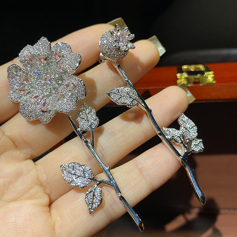 vintage港风复古不对称一束玫瑰花立体感小众耳环镶粉钻设计感