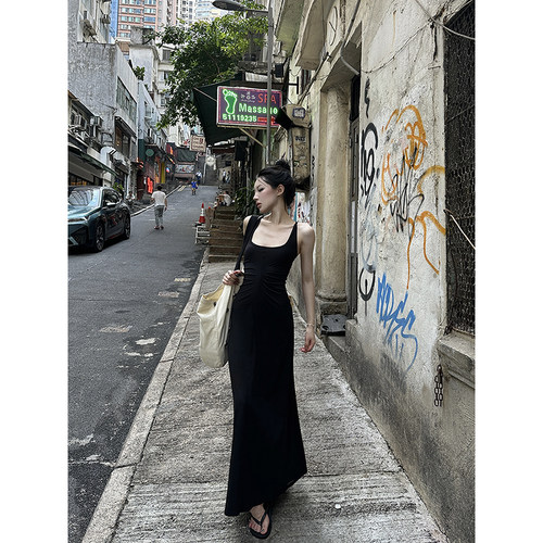 工字型U型领吊带连衣裙