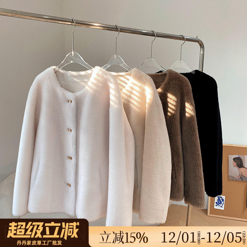 羊羔毛奶油质感小金扣皮草外套女