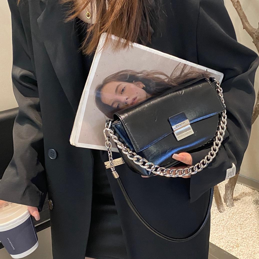 美缇专柜女包复古金属扣链条包小众手提单肩包纯色辣妹斜跨小方包