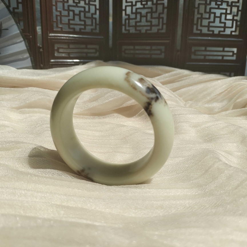 55.6圈辽阳草花宽版手镯 破碎小黑心 小纹天然岫玉饰品不退换615#