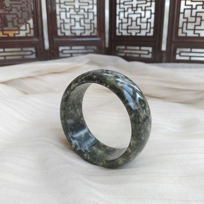 58.2圈菠菜绿岫玉轮胎手镯 实物拍摄不退换610# 女生饰品