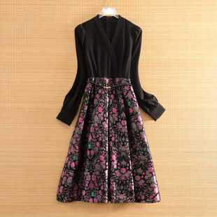 美伦轻奢大女主雪尼尔连衣裙2025秋冬高级感提花修身裙显瘦收腰