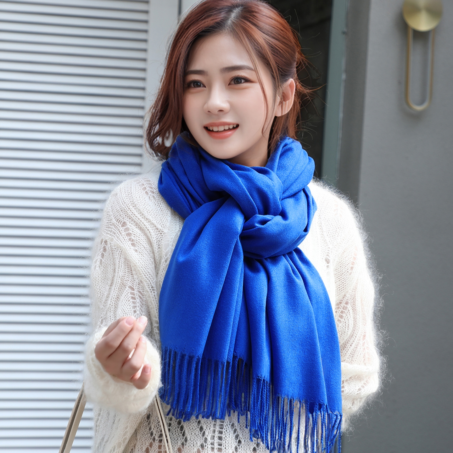 宝蓝色围巾女冬季披肩两用加厚