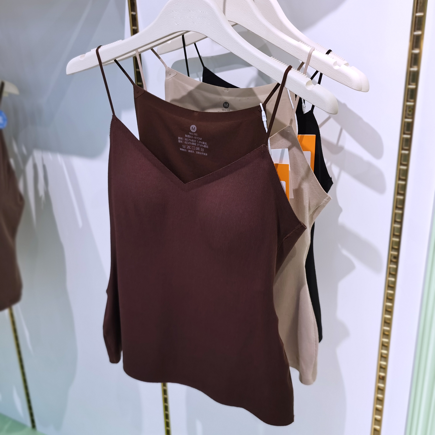 新橙梦T1519秋季新款女士V领细带螺纹自带杯垫内搭外穿吊带背心