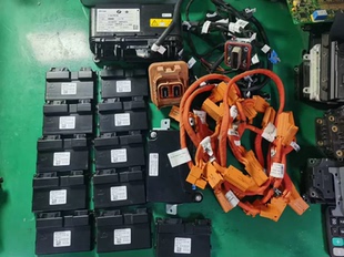 2018款 xDrive25Le 277.2V 宁德53Ah版本 。电池管理系统BMS BMU