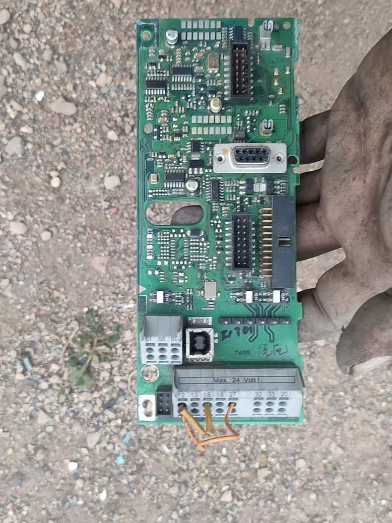 丹佛斯变频器主板130B7002 AT/11