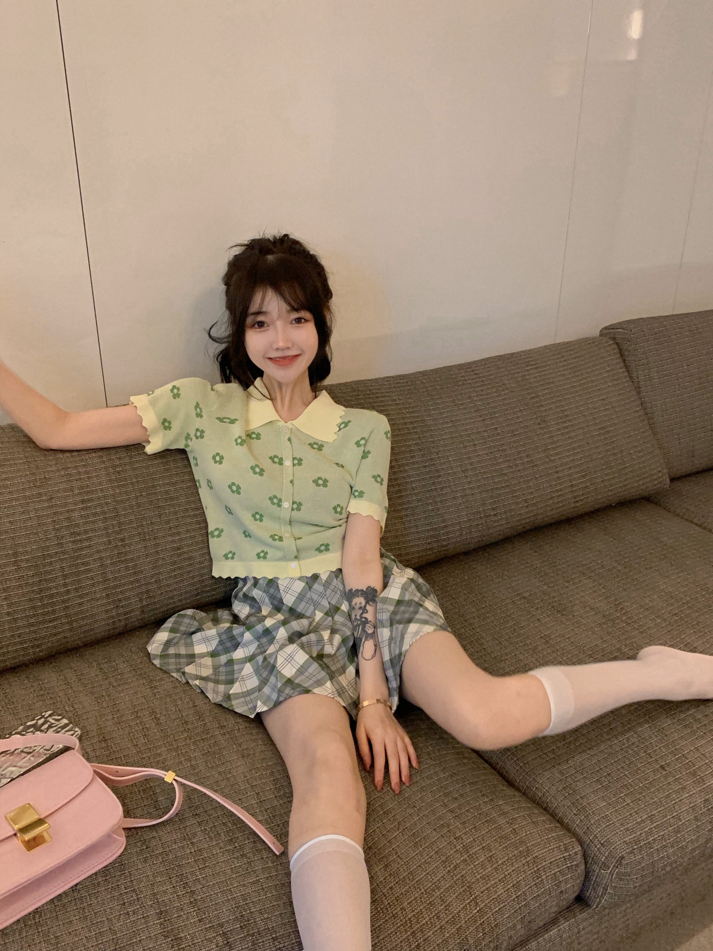 Real price ice silk flower short sleeve Lapel sweater