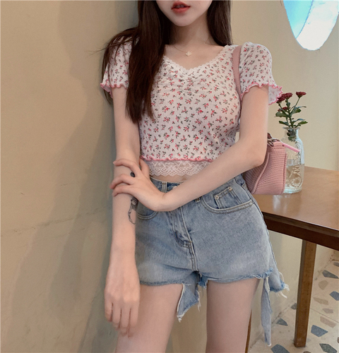 Women's short short short sleeve top with real price small flower splicing lace