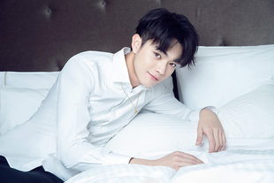 许凯明星海报制作电视剧剧照招摇海报定做客厅装饰墙贴画挂画3188