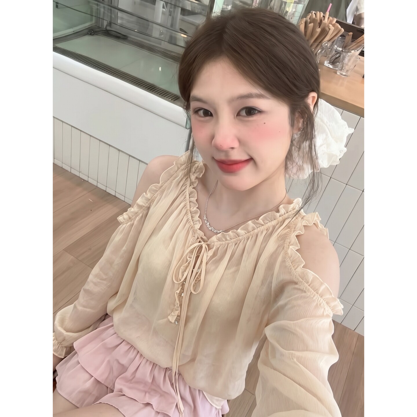 温柔木耳边V领露肩宽松薄款上衣