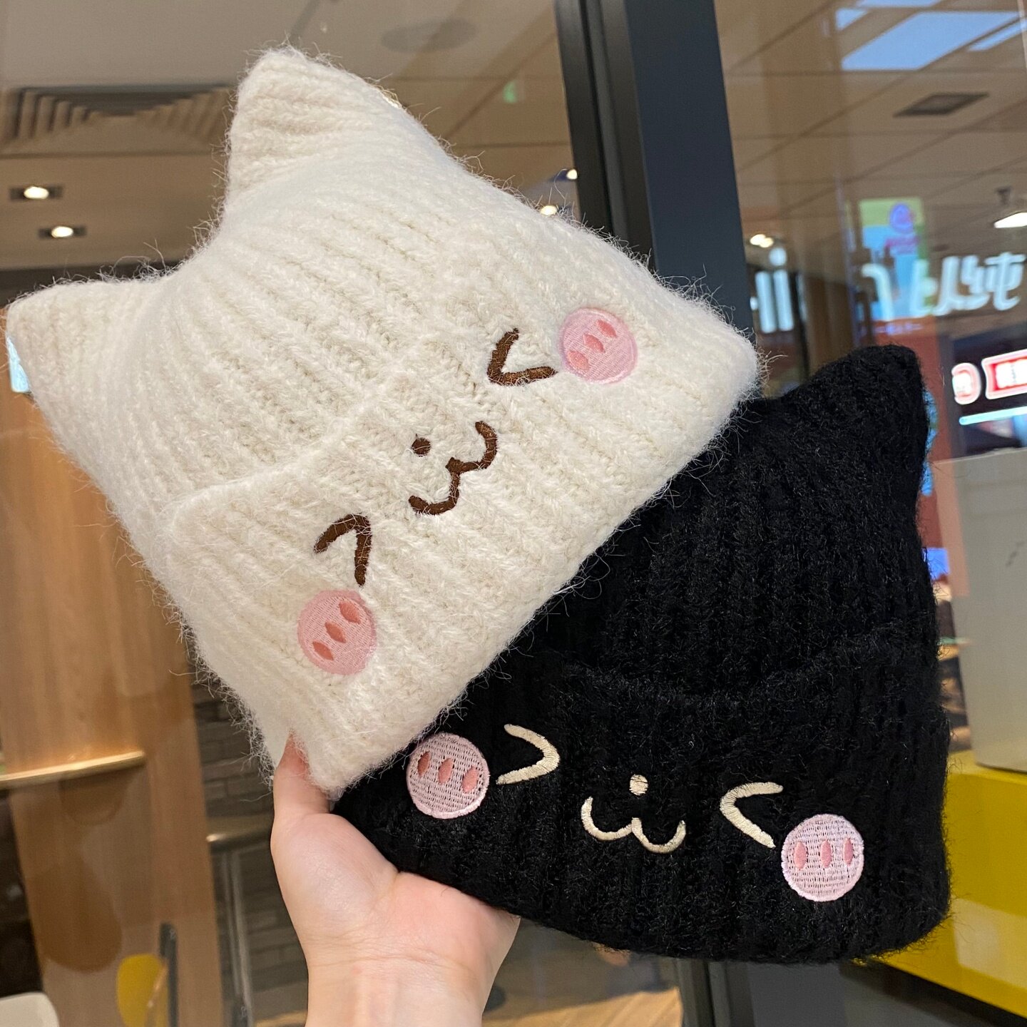 可爱猫耳笑脸刺绣针织帽女秋冬季