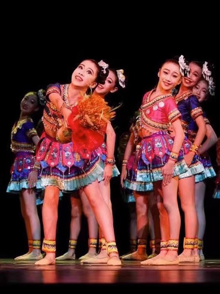 第十二届小荷风采敬惜一粒米表演服装苗族黎族少数民族舞蹈演出服