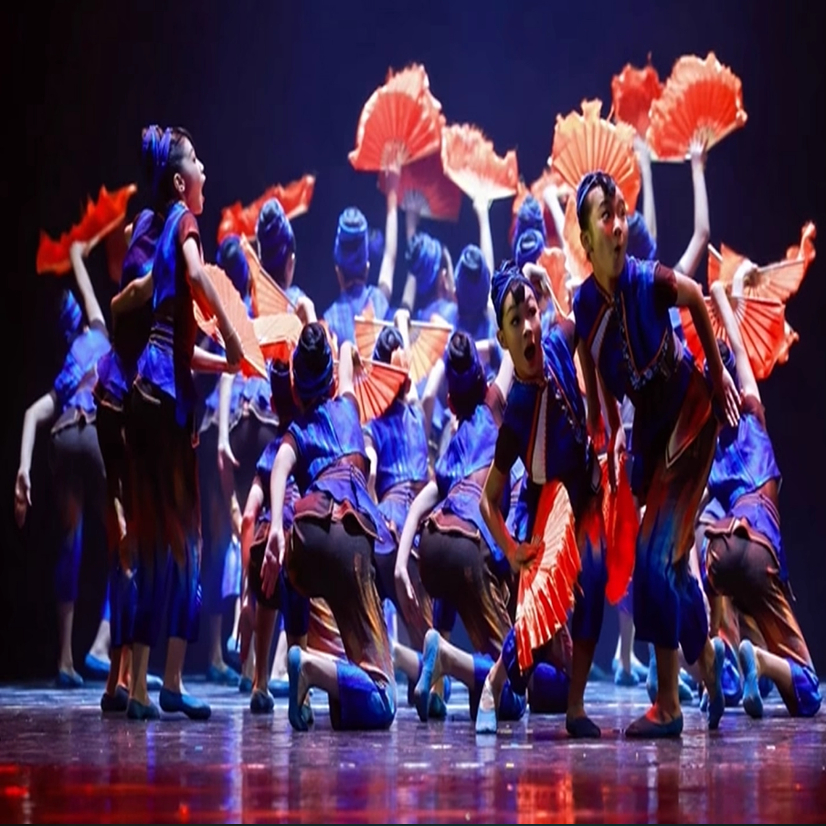 青青山上点点红扇子舞