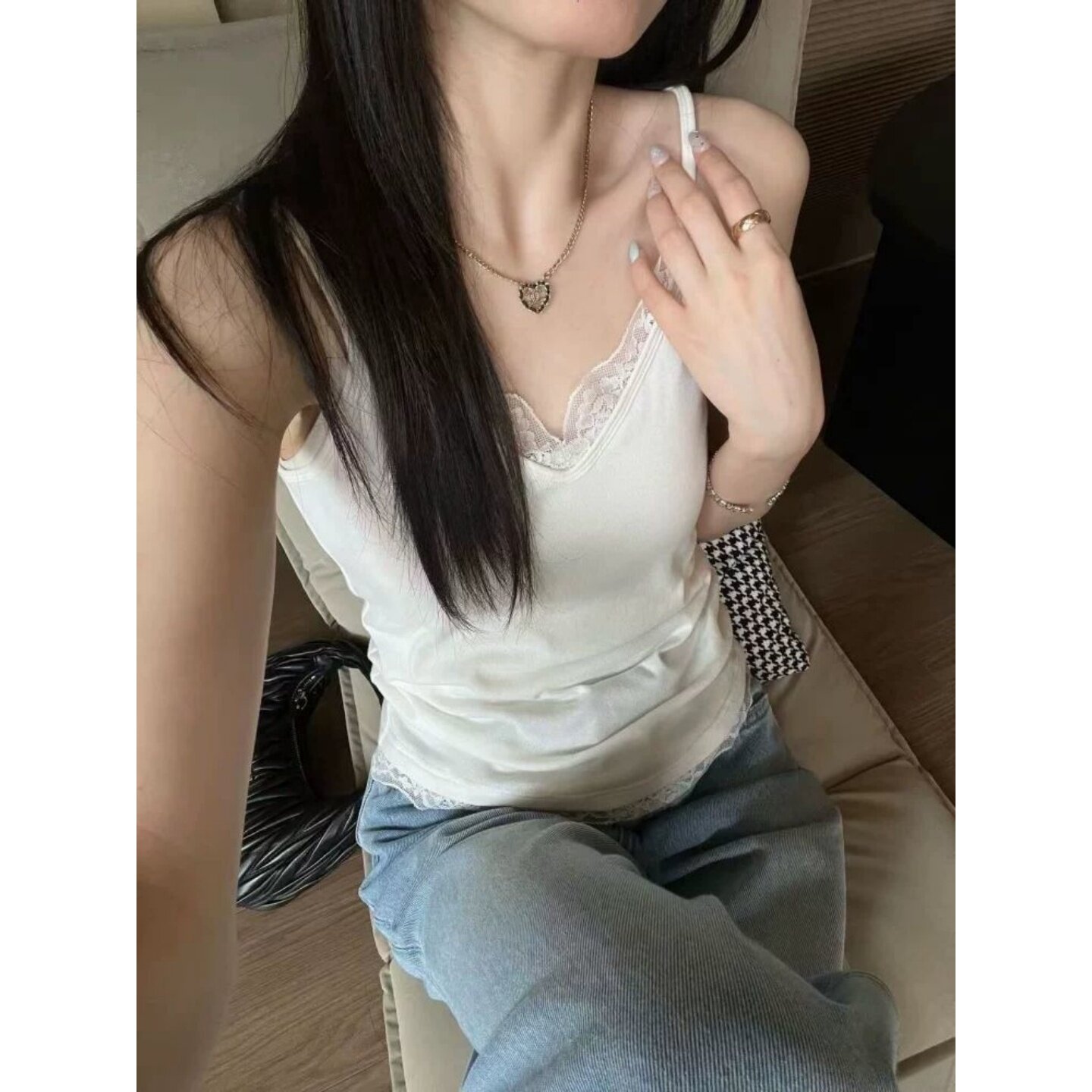 300斤胖MM高级感V领蕾丝花边吊带背心气质百搭时尚内搭大码无袖衫