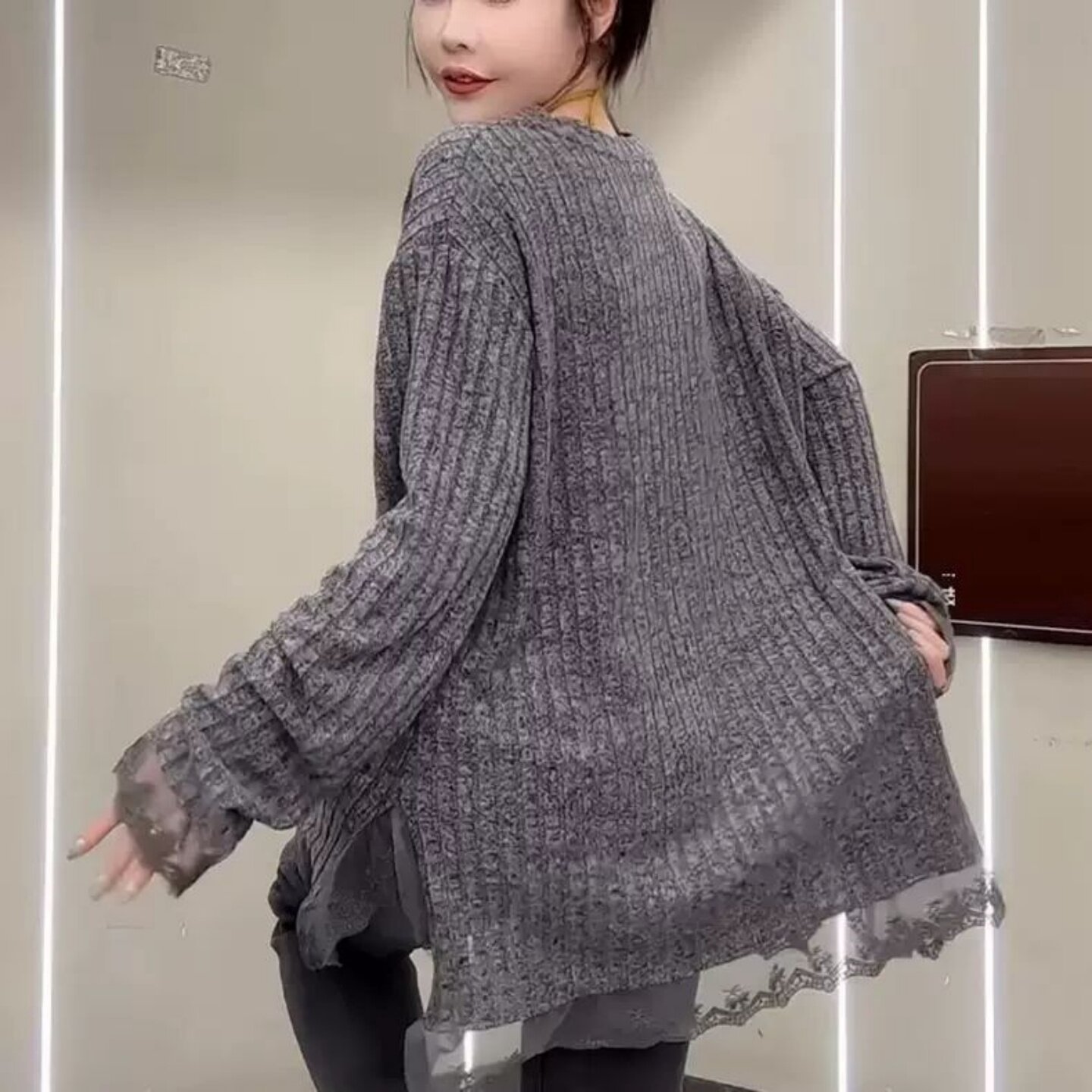 小众款蕾丝拼接长袖T恤秋冬中长款圆领百搭打底衫大码上衣300斤女