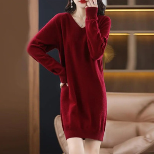 胖妹妹300斤特大码纯色法式复古风休闲百搭秋冬季女V领遮臀直筒裙