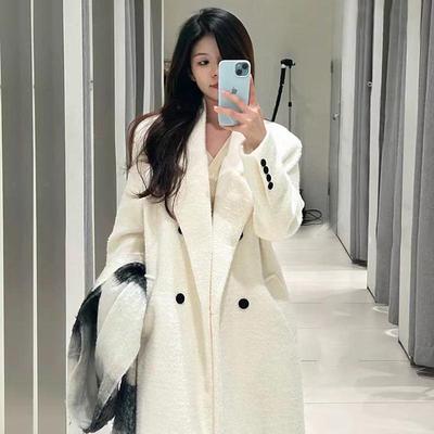 白色羽绒内胆大衣中长款