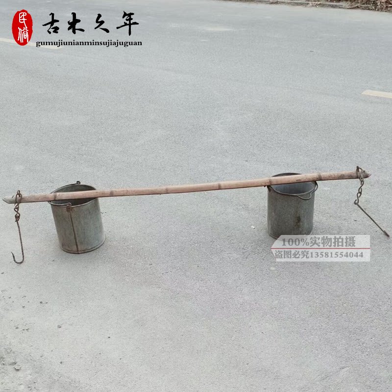 怀旧老物件老水桶老式铁桶农村旧水桶民俗民间水桶挑子老扁担挑子