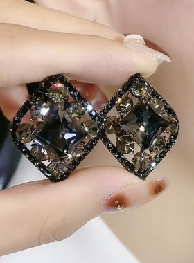 气质黑色菱形水晶耳环新款网红时尚小众设计高级感轻奢耳钉耳饰女