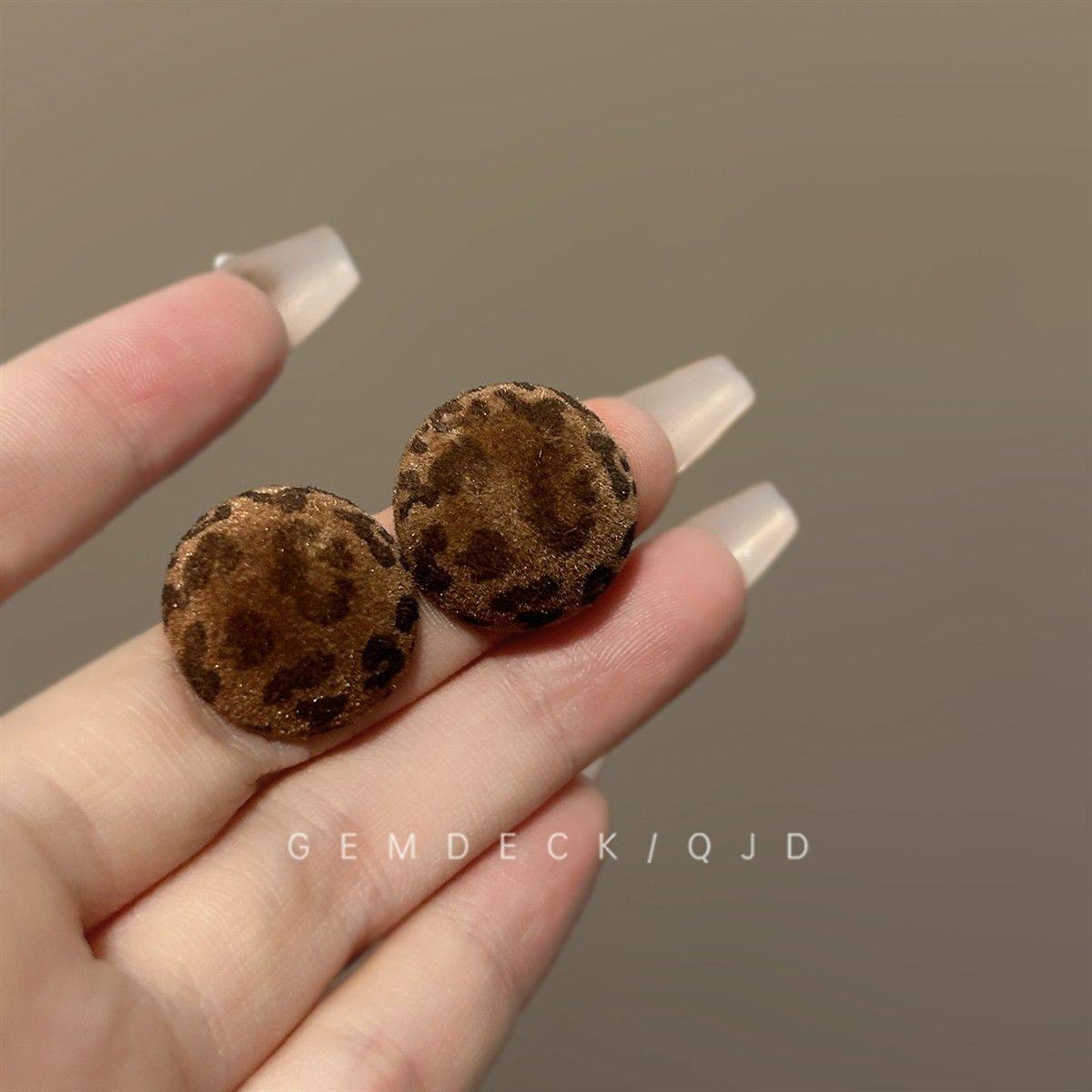 复古美拉德丝绒豹纹圆球耳钉女轻奢小众高级感气质耳环独特耳夹,饰品/流行首饰/时尚饰品新,耳钉,淘宝优惠券,粉丝福利购,淘宝优惠卷