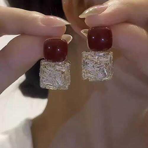 银针红色耳钉精致时尚方形满钻耳环简约设计个性耳饰秋冬新款韩国