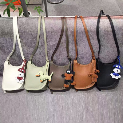 迪桑娜专柜代购2025春夏新款高端牛皮单肩斜跨通勤背包8252012101