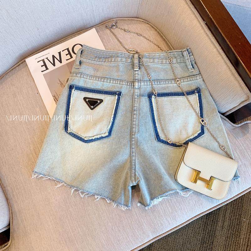 浅蓝色口袋贴布高腰牛仔短裤女2024夏季新款小众宽松显瘦A字热裤