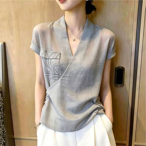 欧货高端浅灰交领口袋微透小衫女2026夏季新款轻奢风松弛大码上衣