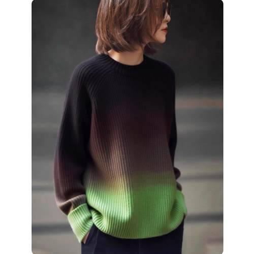 2025冬季新款时尚气质圆领渐变设计感简约大方休闲毛衣针织衫女装