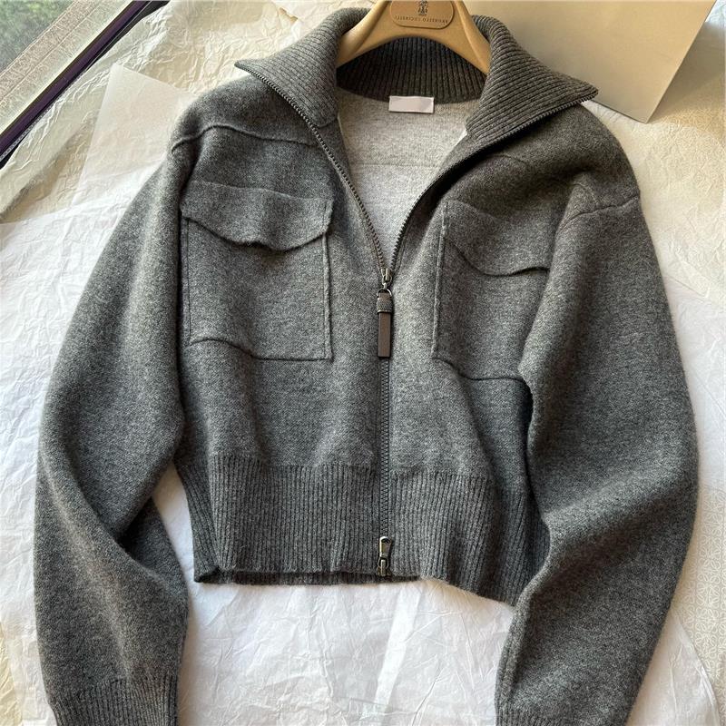 挚爱推荐！深灰色羊毛半高领毛衣女秋季双口袋设计软糯针织开衫