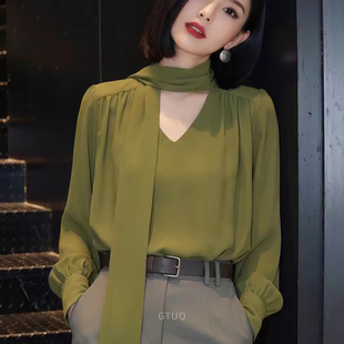 2026春季新款轻熟优雅风绿色窄V领飘带衬衫女长袖高级感气质上衣