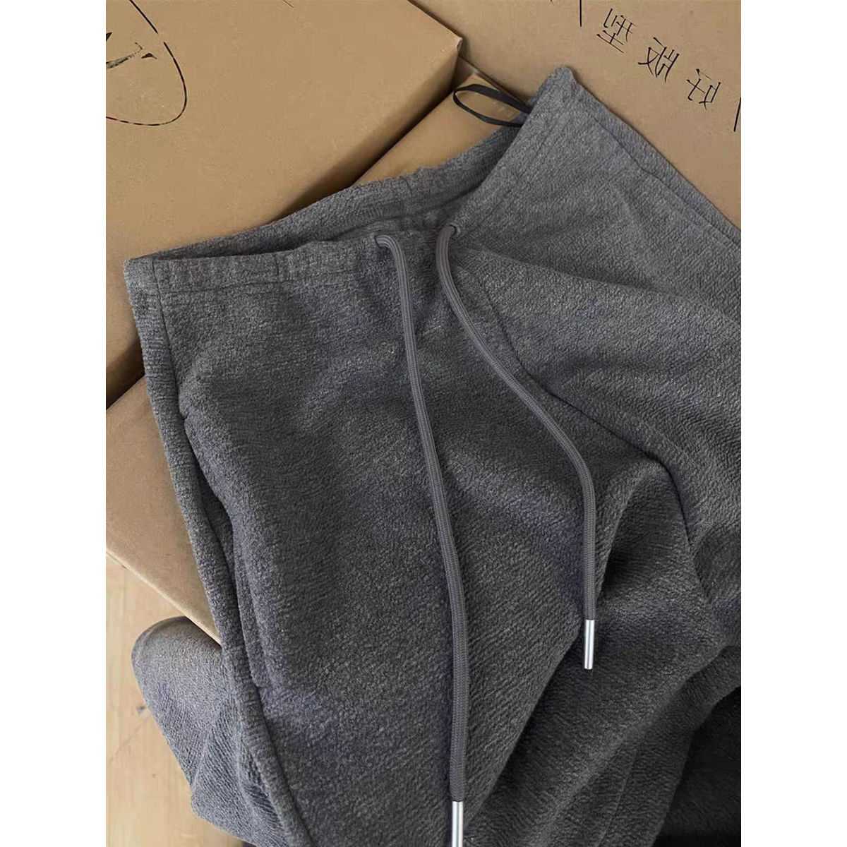 今年流行灰色抽绳运动休闲卫裤女秋冬2025新款高腰宽松阔腿长裤子