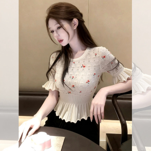 韩系高级感刺绣圆领短袖针织衫女夏季新款洋气收腰紧身套头上衣潮