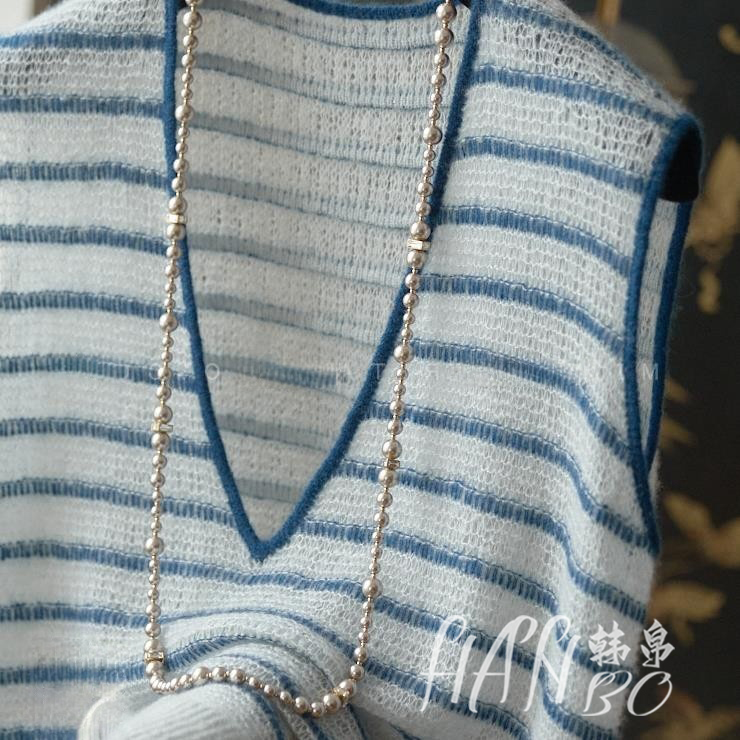 2024年秋季新款时尚百搭气质轻柔蓝白条纹深V领丝针织背心马甲女