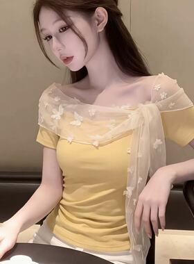 黄色一字肩蕾丝拼接上衣女2026夏季炸街独特巨好看的短袖正肩t恤