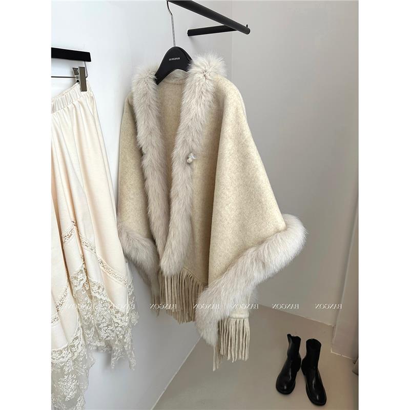挚爱推荐！狐狸毛拼接斗篷披肩名媛高级感皮草流苏毛呢大衣女冬季