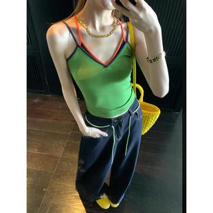巨美！夏季少不了它，法式v领绿色假两件短款背心女夏季修身上衣
