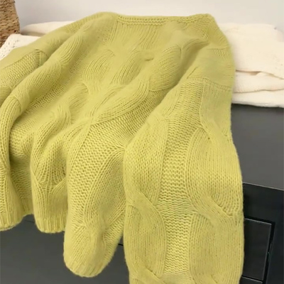 巨推荐！奶呼呼软糯糯温柔慵懒风马海毛黄色粗麻花圆领针织毛衣女