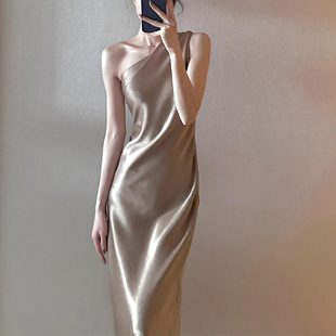 法式香槟色醋酸缎面单肩斜边吊带连衣裙夏季收腰包臀长裙订婚礼服