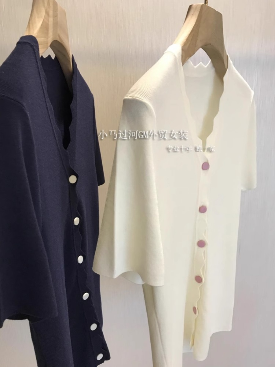 绝了，原厂里的尾料加单！！S*ndro波浪边气质V领短袖针织开衫女
