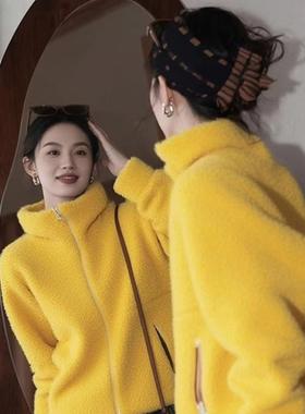 2025冬季超好看又酷又飒今年流行小香风欧货爆款黄色羊羔毛外套女