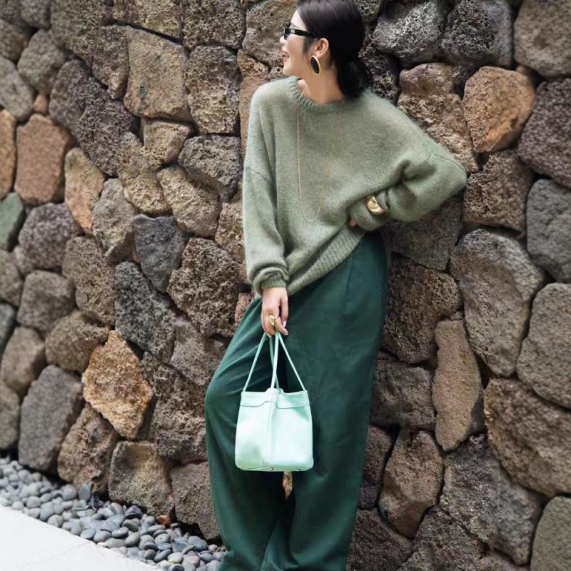 2024新款韩系chic别致高级感超好看宽松慵懒风绿色针织衫毛衣女
