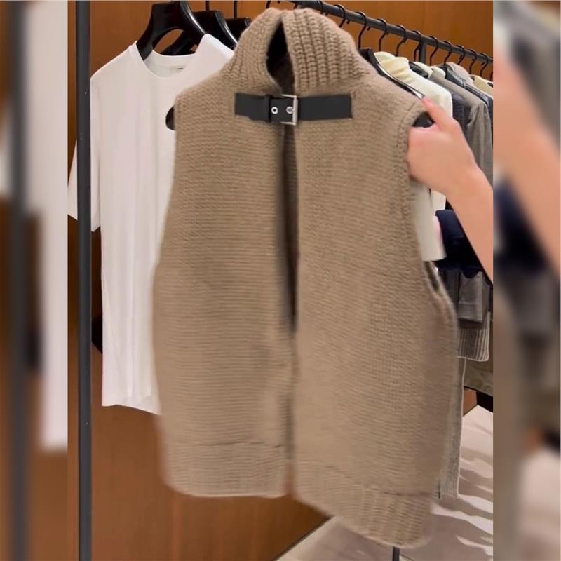 韩版复古洋气卡其色针织无袖上衣马甲女修身显瘦百搭时尚气质2025